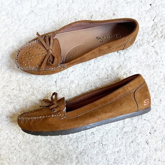 Skechers Women's Brown Faux Leather Cali Gear Studded Peace Signs Loafer Size 9 - Picture 1 of 10